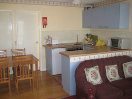 3 bed holiday chalet kitchen
